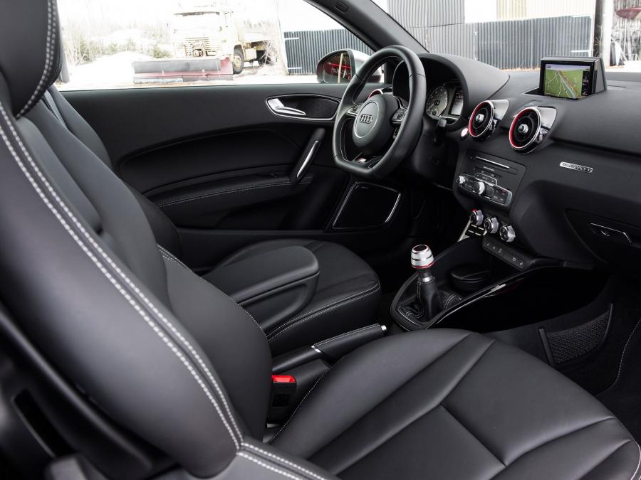 Интерьер Audi S1 (8X) 2014 года  (WW) (фото 24 из 26)